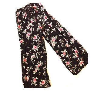 🎀NWOT Side Split💕Black